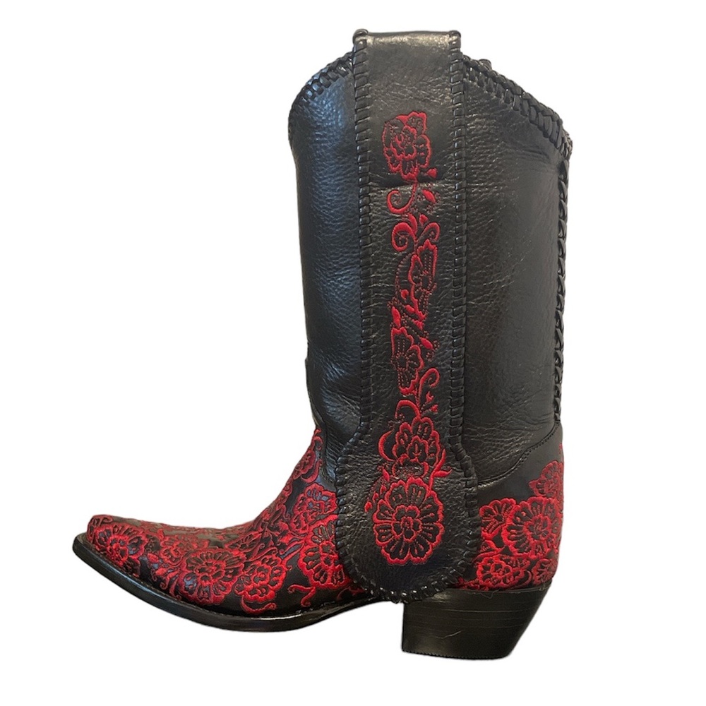 NWOB - Black Embroidered Cowboy Boots - woman’s size 8